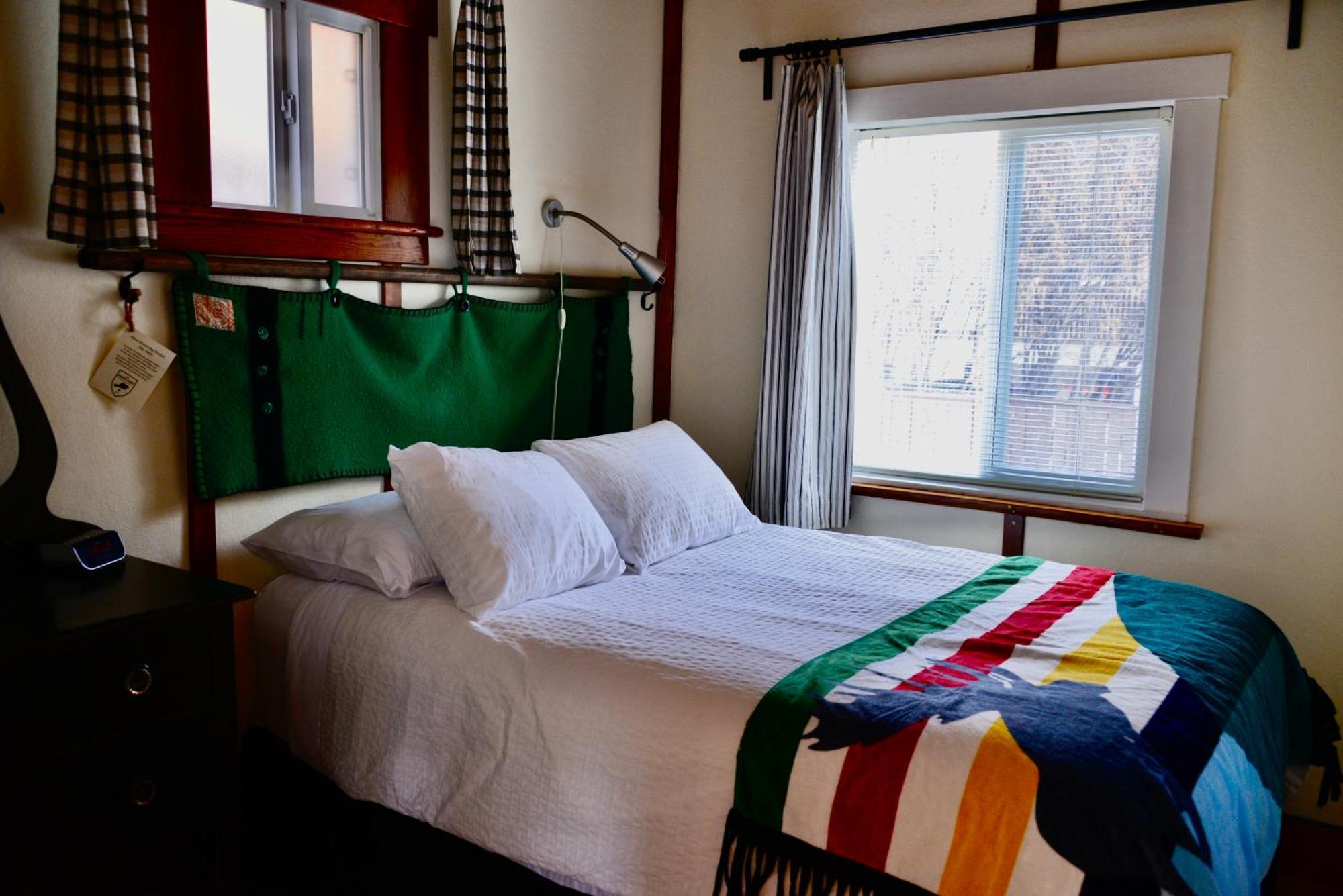 Banff Beaver Cabins Екстер'єр фото